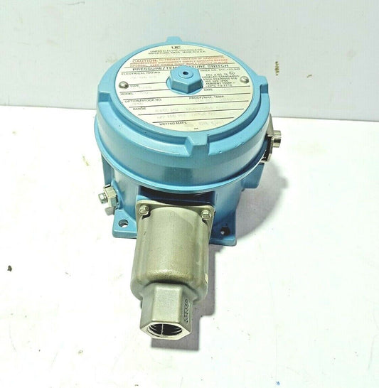 United Electric 79388 0J120 S164B Pressure Switch Range 4-200PSI Proof 200PSI