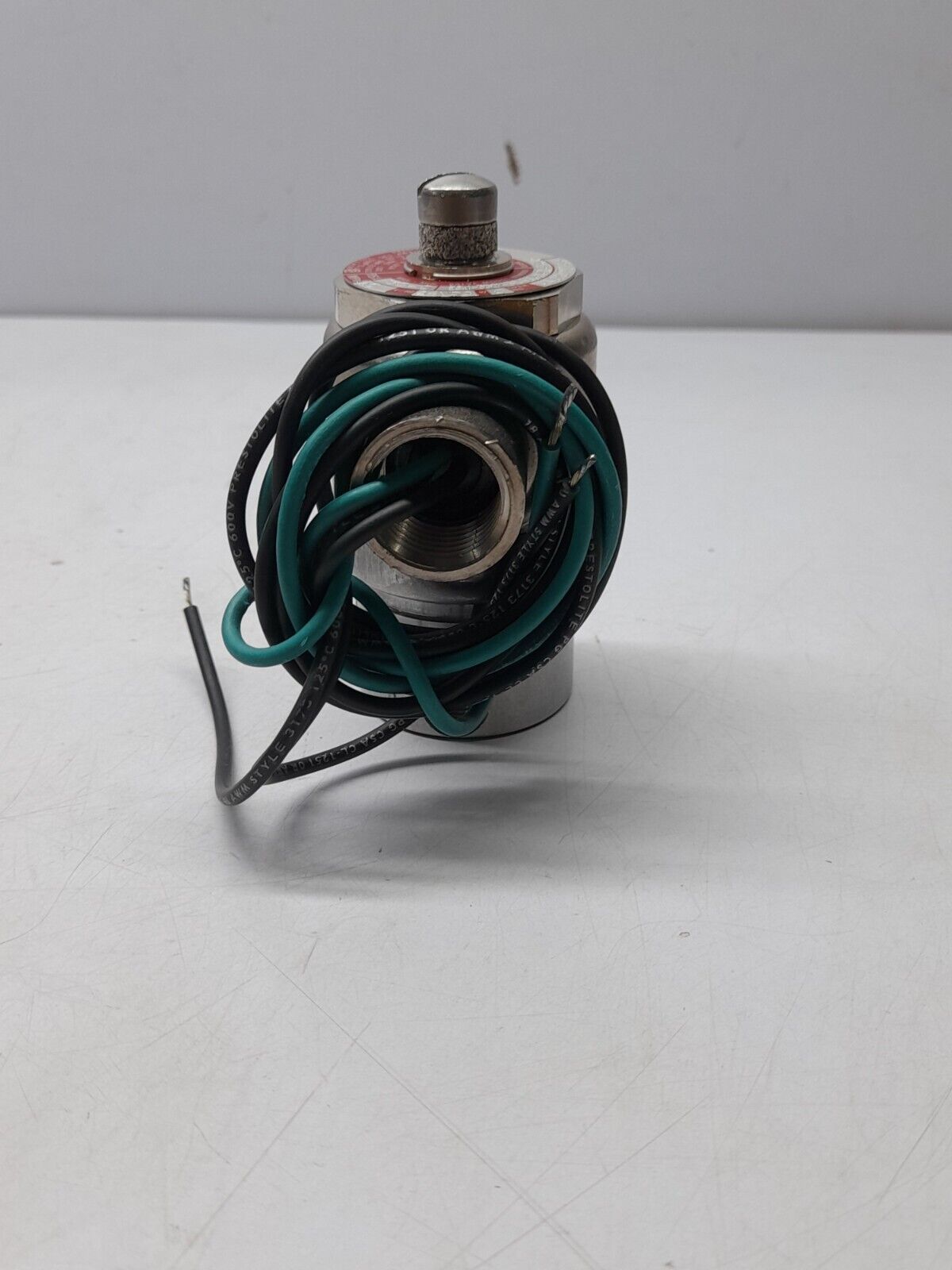 Versa ESM-3301-34-E14-PC-XX-44-D024 Three Way Solenoid Valve Max-Min 130-0 PSI