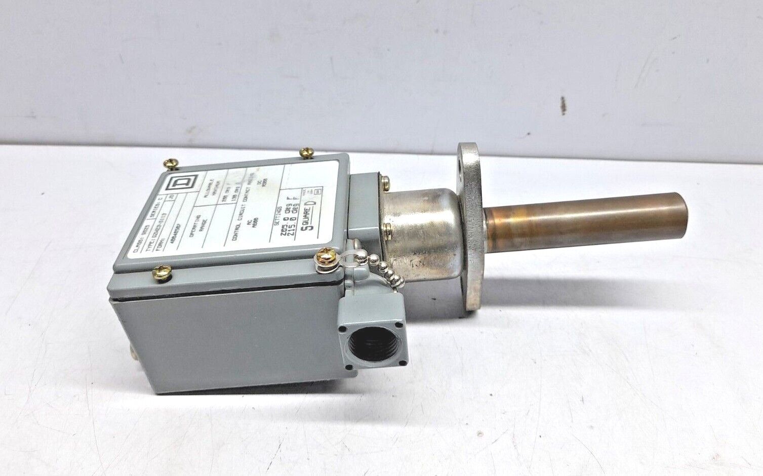 Square D 9025 GZW23-5113 Ser C Temperature Switch 40040507 EMD 1-40040507