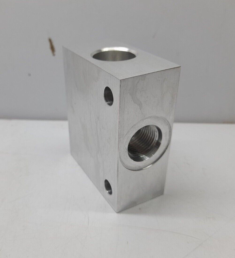 Sun Hydraulics ECJ Line Mount 3 Port Manifold 2935099 8 415411 57628-014-01