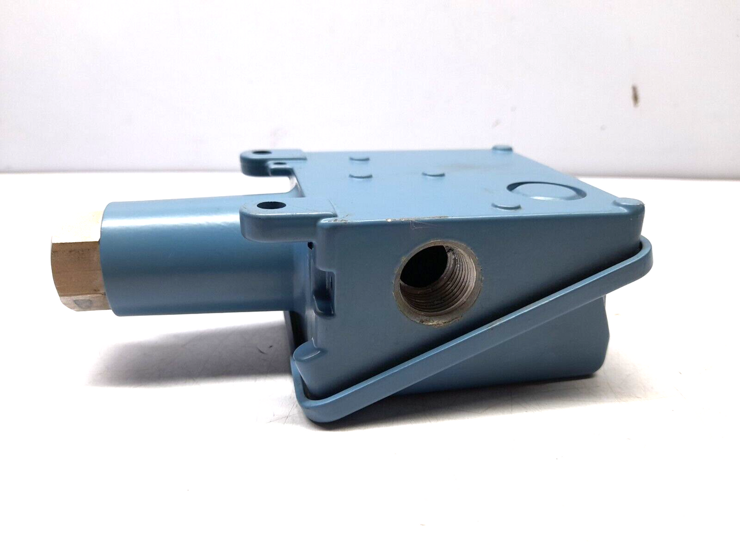 UE United Electric H100-191 Pressure Switch H100191 Operating Range 10 to 100PSI