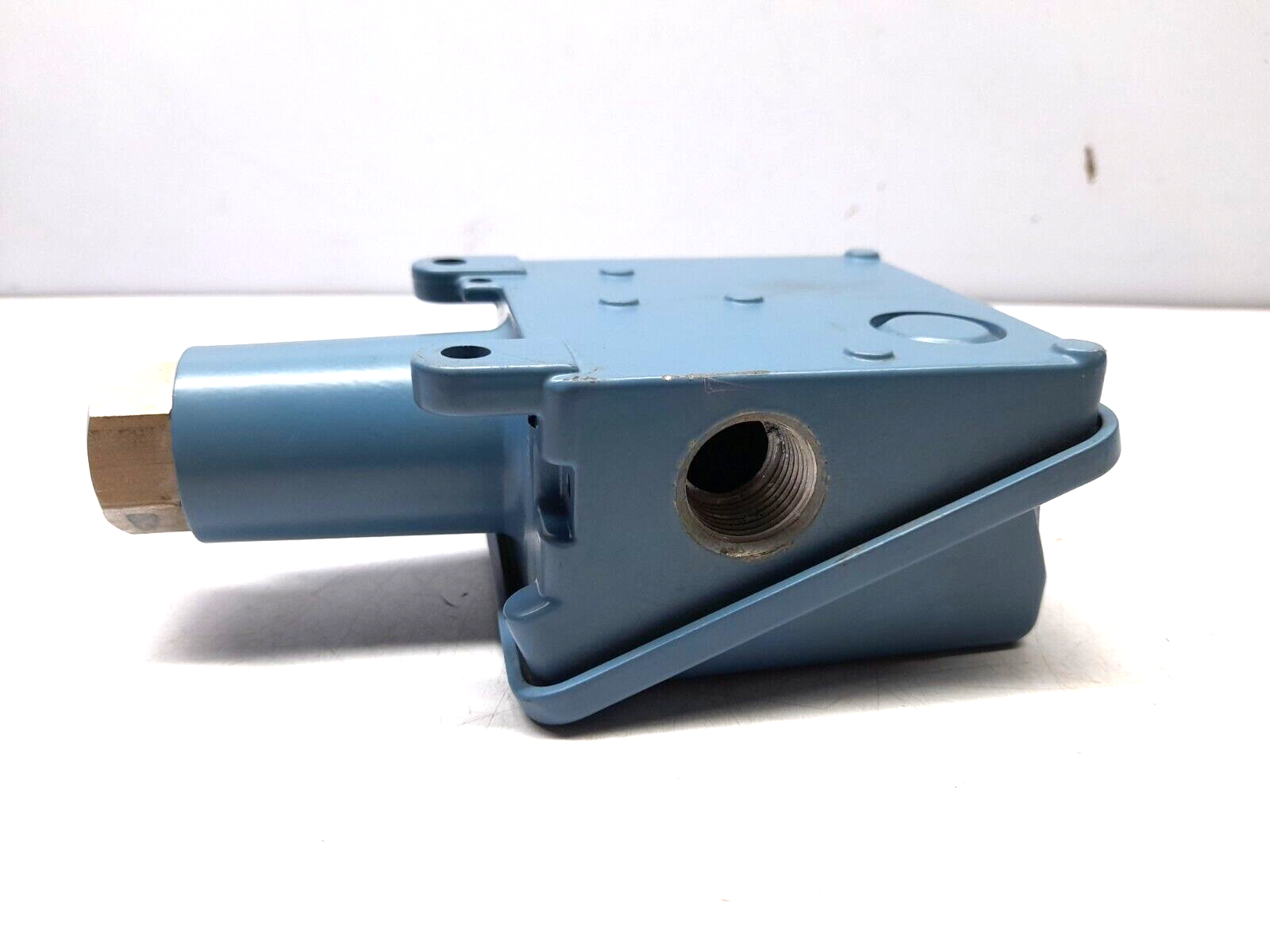 UE United Electric H100-191 Pressure Switch H100191 Operating Range 10 to 100PSI