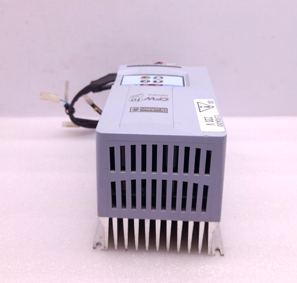 WEG CFW100100S2024POCLHBZ Inverter Drive / Line 50-60Hz / Out 0-300Hz / CFW 10