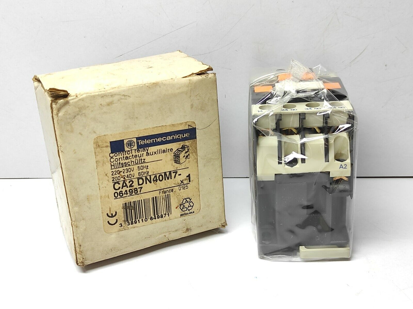 Telemecanique CA2 DN40M7 Control Relay CA2 DN40 220-230V 50Hz 200-240V 60Hz