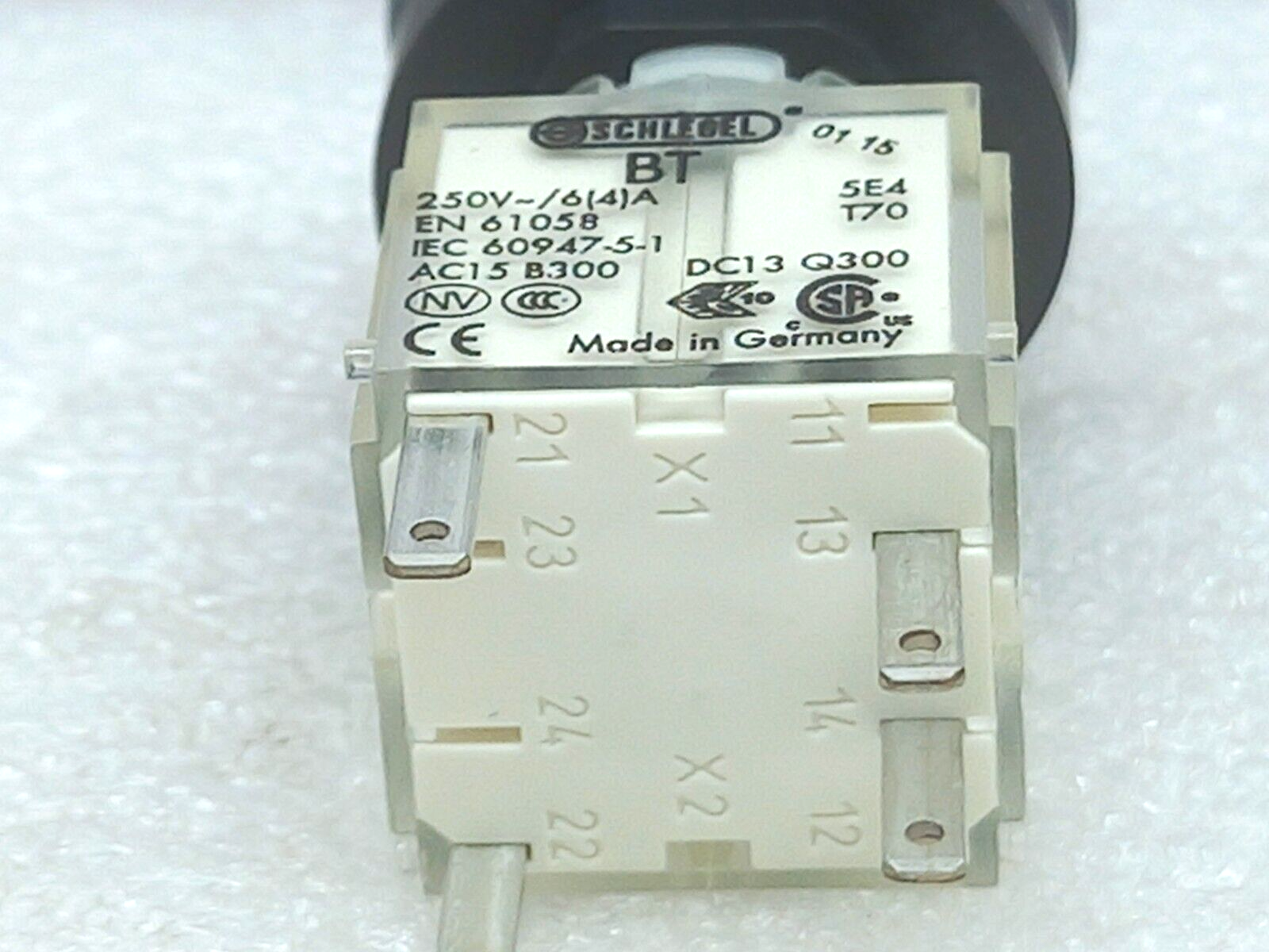 Steyrmotors 2180779-0 Assy. Switch Start Green 250V/6(4)A Schlegel BT