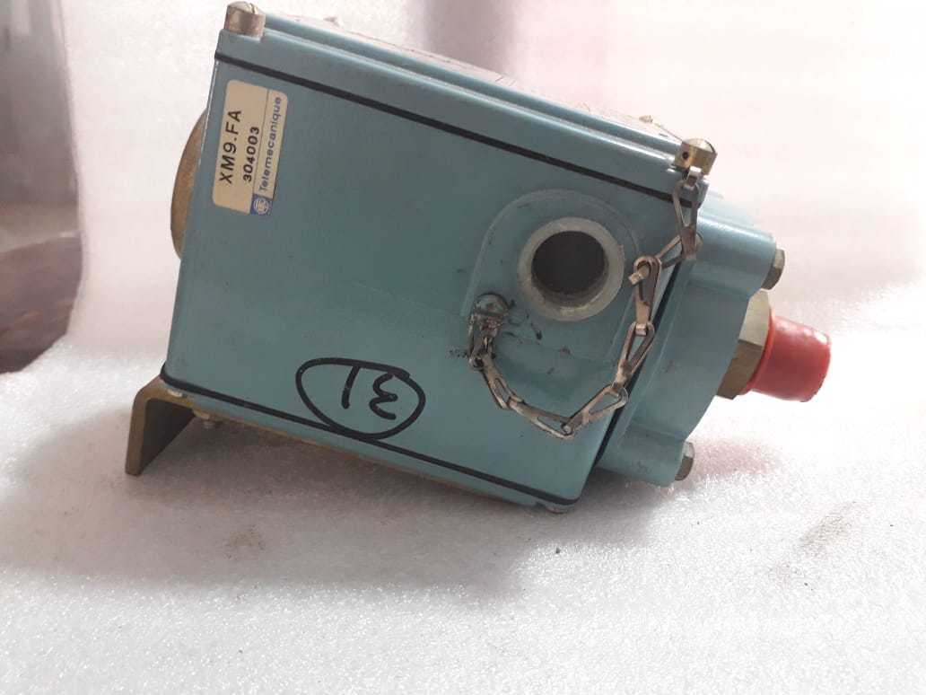 TELEMECANIQUE PRESSURE SWITCH XM9-FA25 / XM9FA25