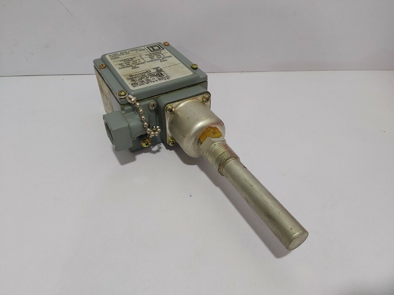SQUARE D CLASS 9025 TYPE-GYW-23 TEMPERATURE SWITCH SER-C 9025GYW23