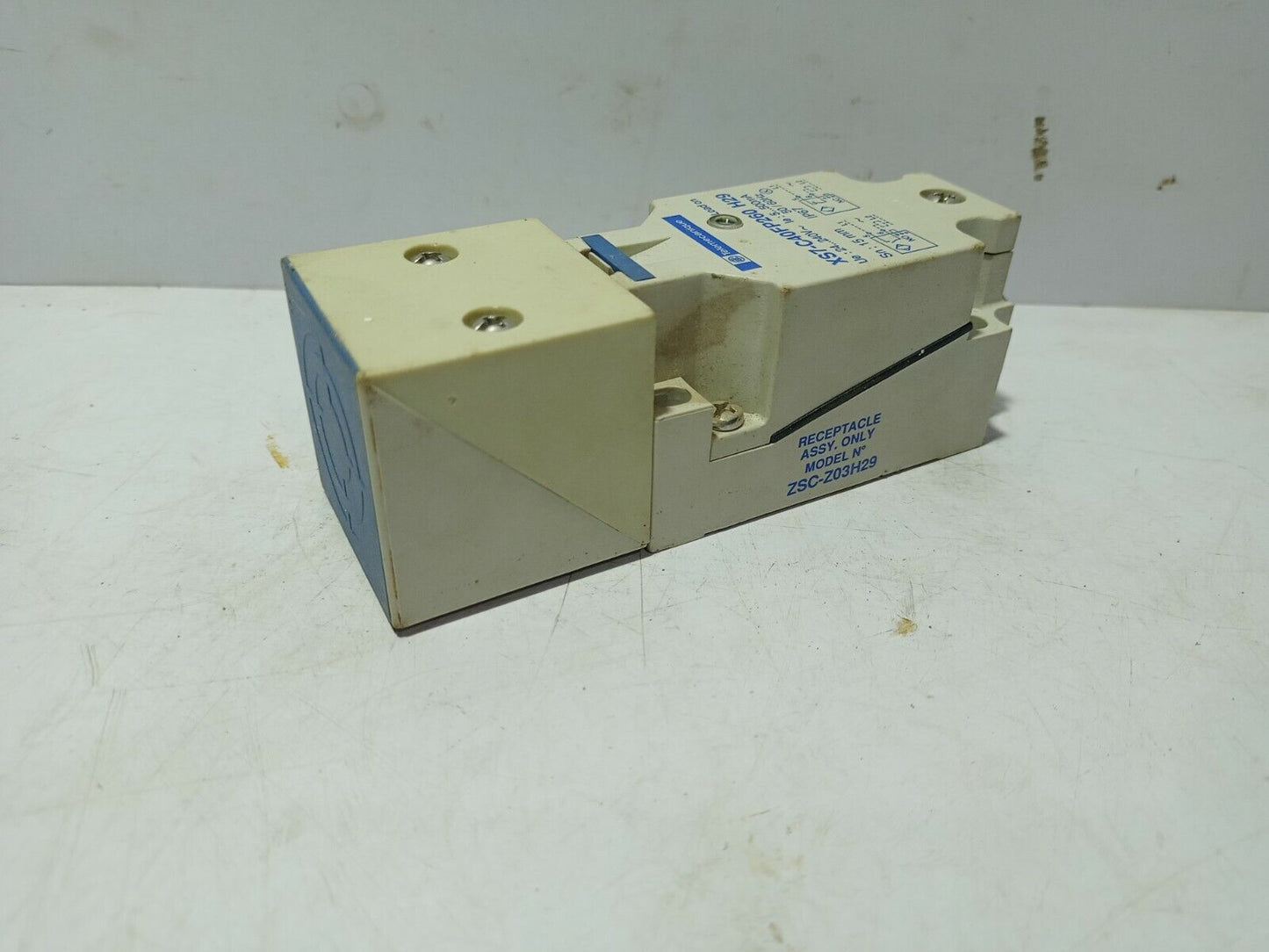 Telemecanique XS7-C40FP260 H29 Inductive Proximity Sensor XS7C40FP260H29