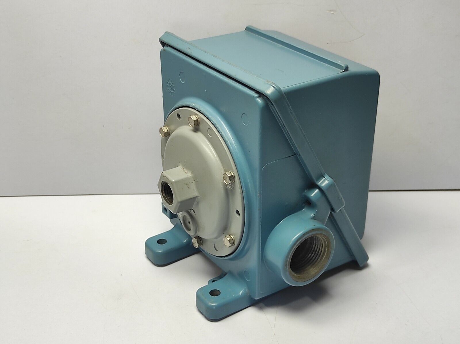 United Electric J402-449 Pressure Switch Range 0 To 20”wc / 0 To 49.8mbar