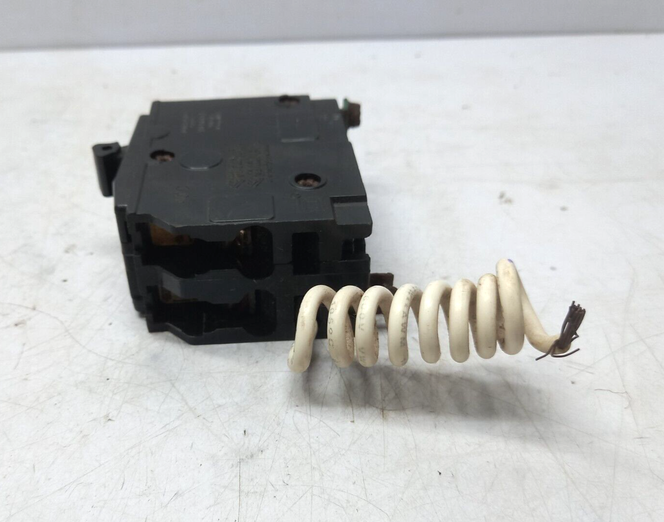 Square D QOB220SW Bolt-On Circuit Breaker 2P 20A 120V 50/60Hz Schneider Electric