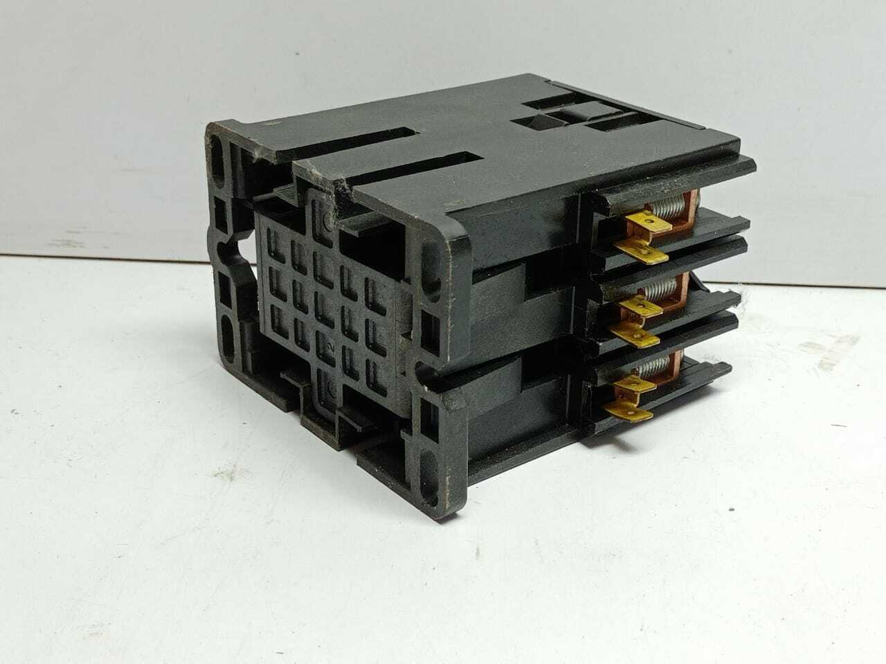 Square D 8910DPA53 Contactor Y125 65A Res  Ser B