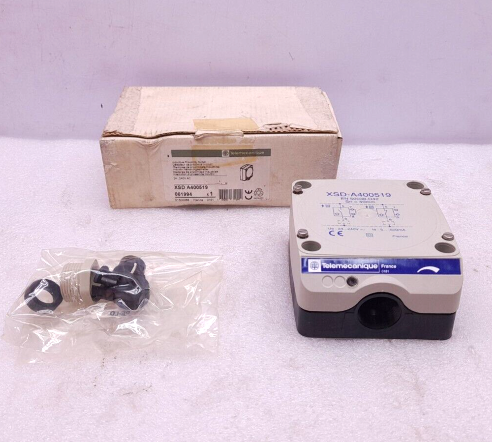 Telemecanique XSD A400519 Inductive Proximity Switch 24-240VAC 5-500mA Sn 40mm
