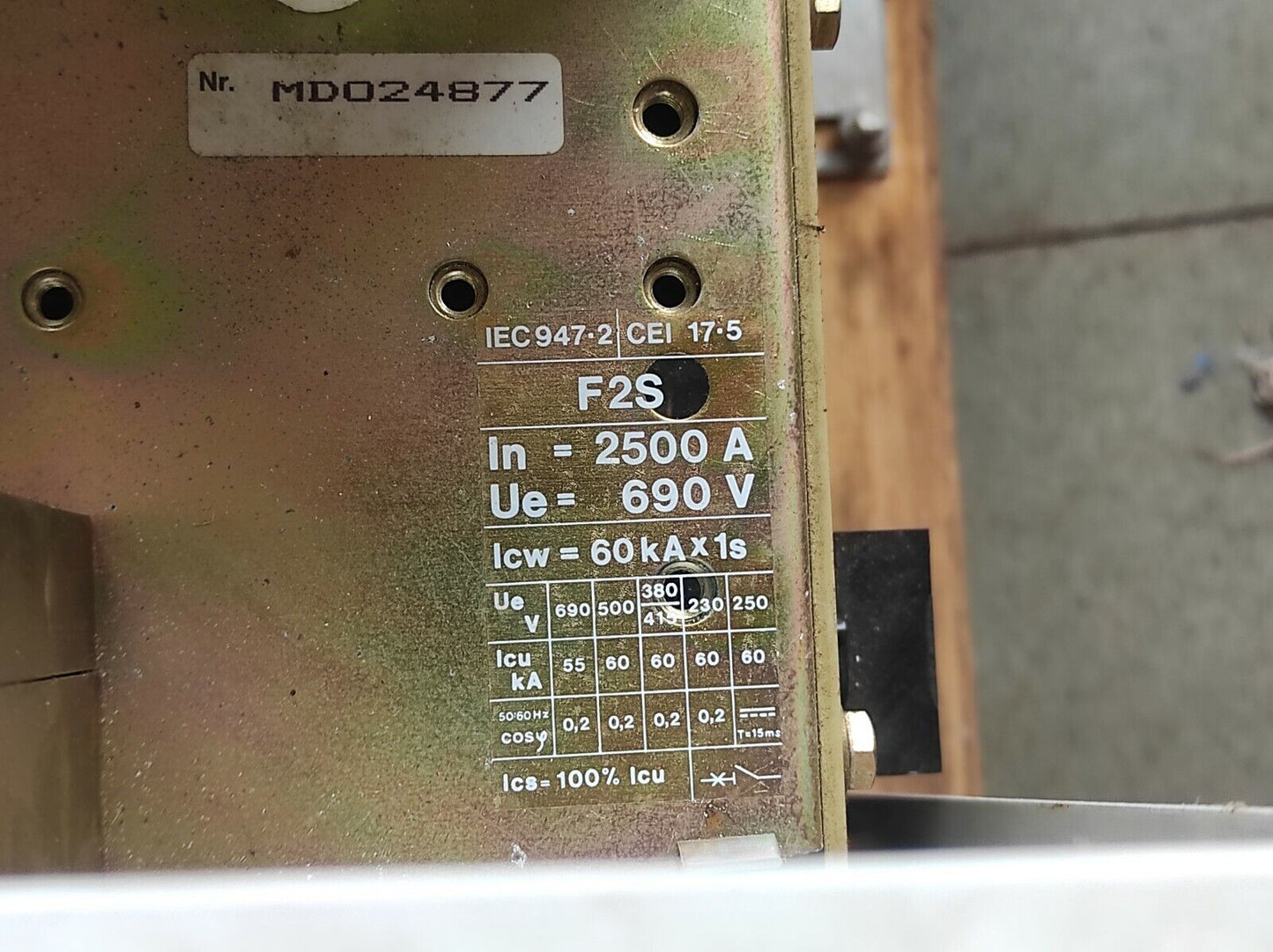 ABB Sace F2 F2S Circuit Breaker 2500A In 2500A Ue 690V Icw 60kAx1S F2S2500A