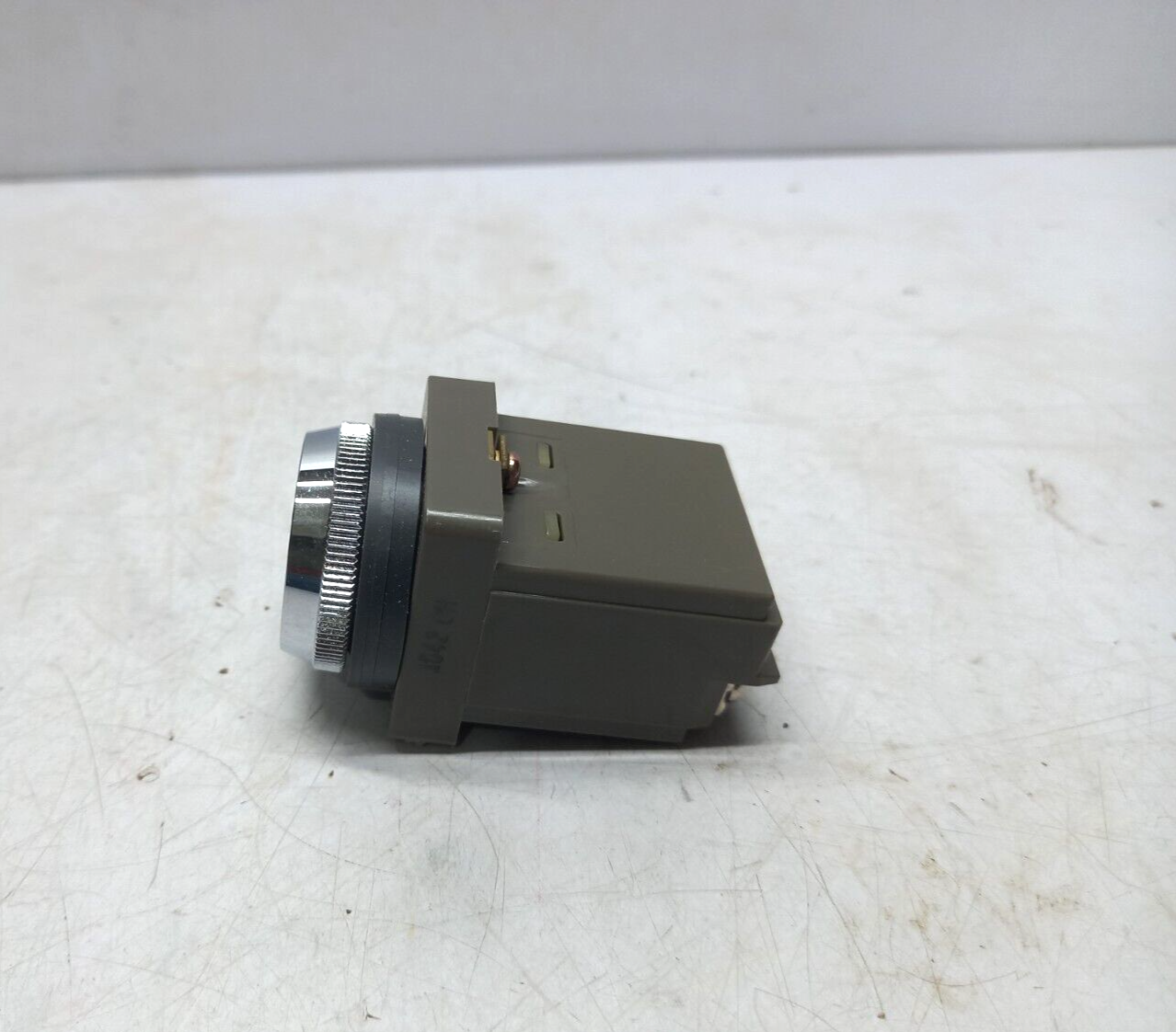 Idec APN118 Pilot Light 115V 50-60Hz Lamp 18V 2W