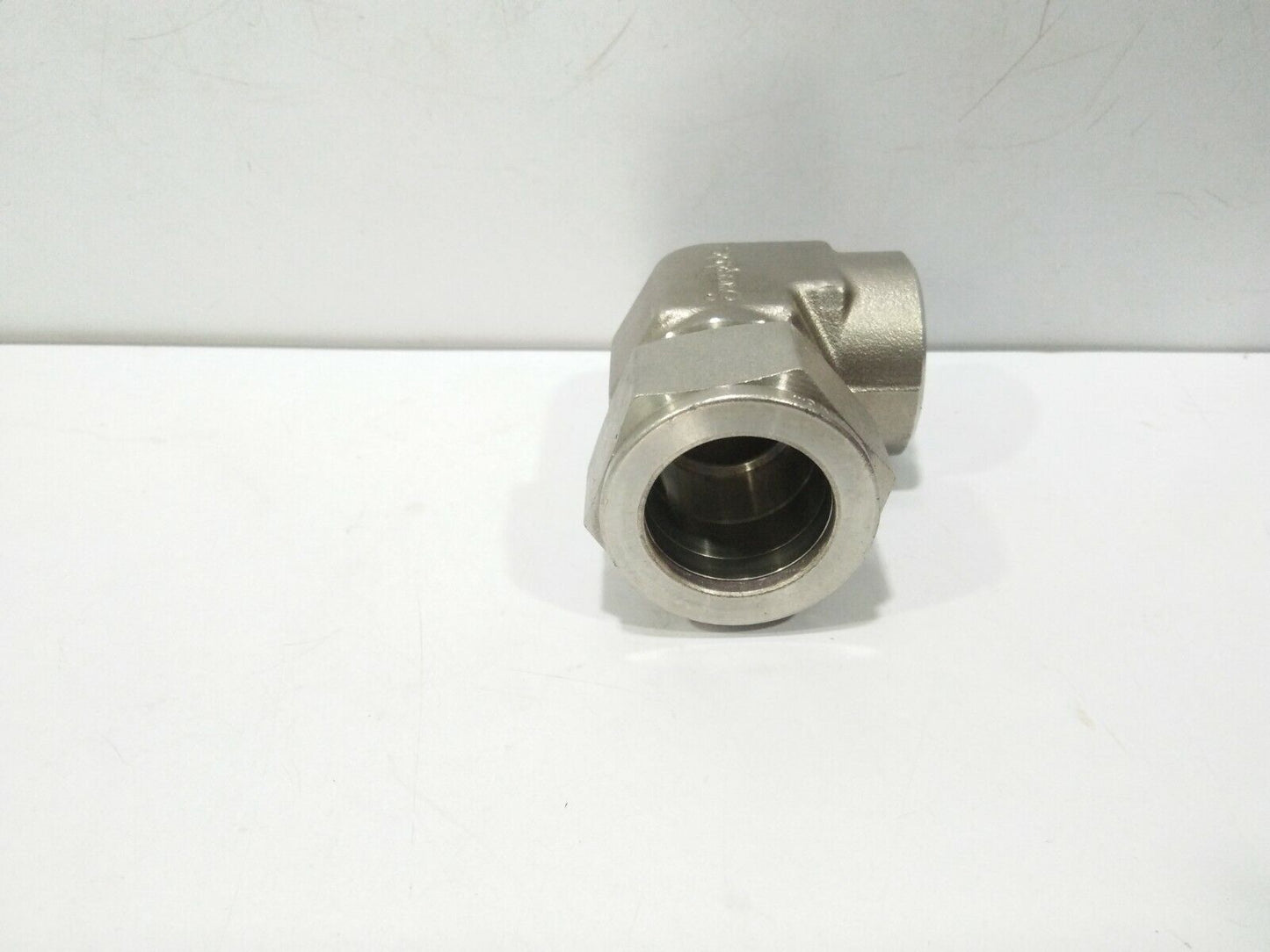 SWAGELOK SS-1610-8-12 FEMALE ELBOWB 1”TUBE X ¾ FEMALE PIPE