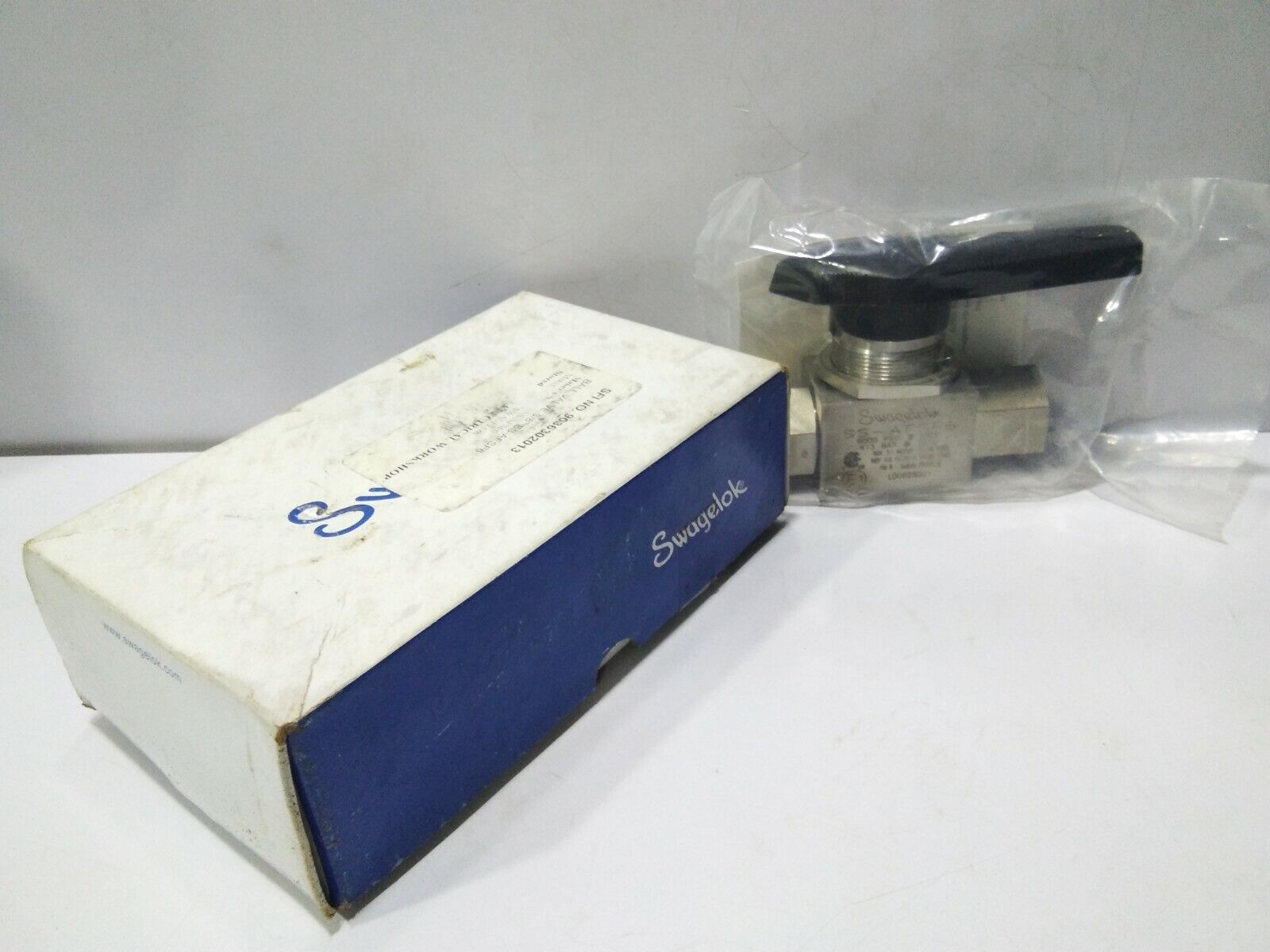 SWAGELOK SS-AFSF6 VALVE ASSEMBLY BALL VALVE 3/8” 6000PSIG @250F 413BAR SSAFSF6