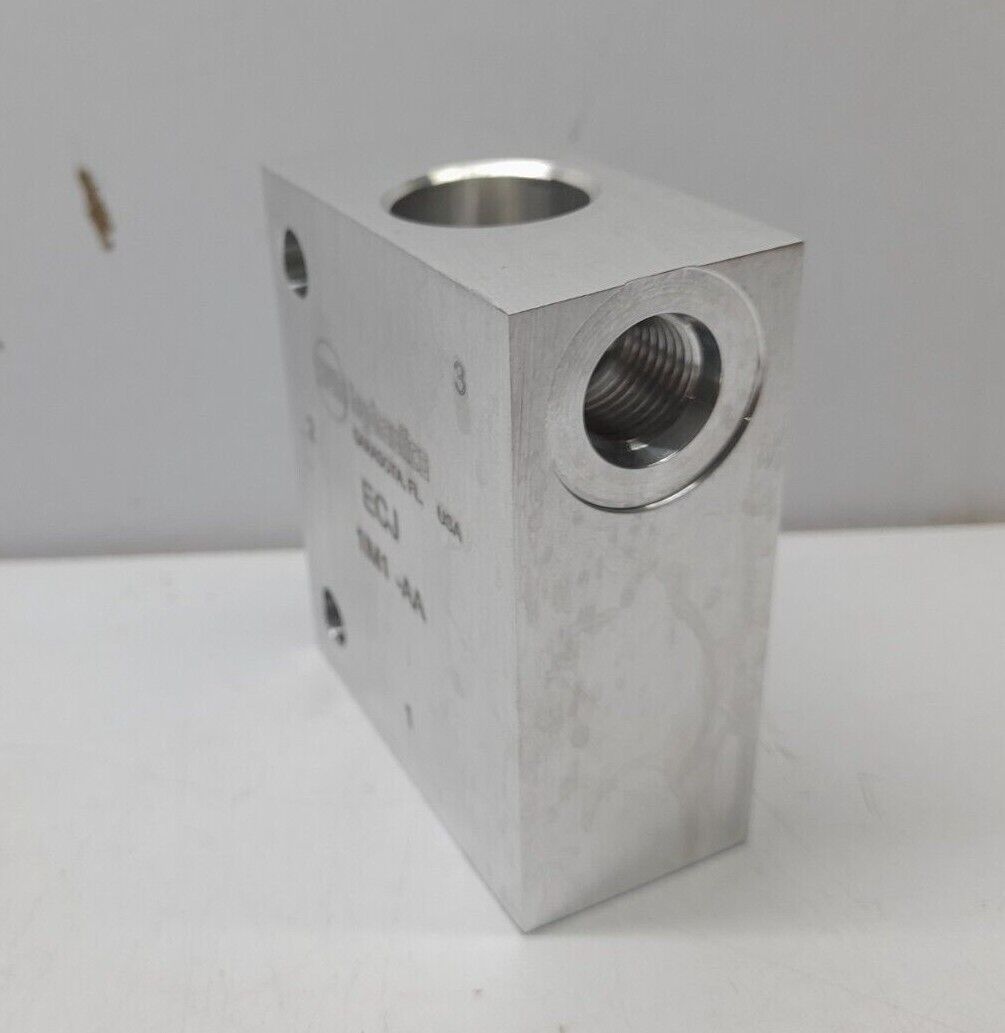 Sun Hydraulics ECJ Line Mount 3 Port Manifold 2935099 8 415411 57628-014-01