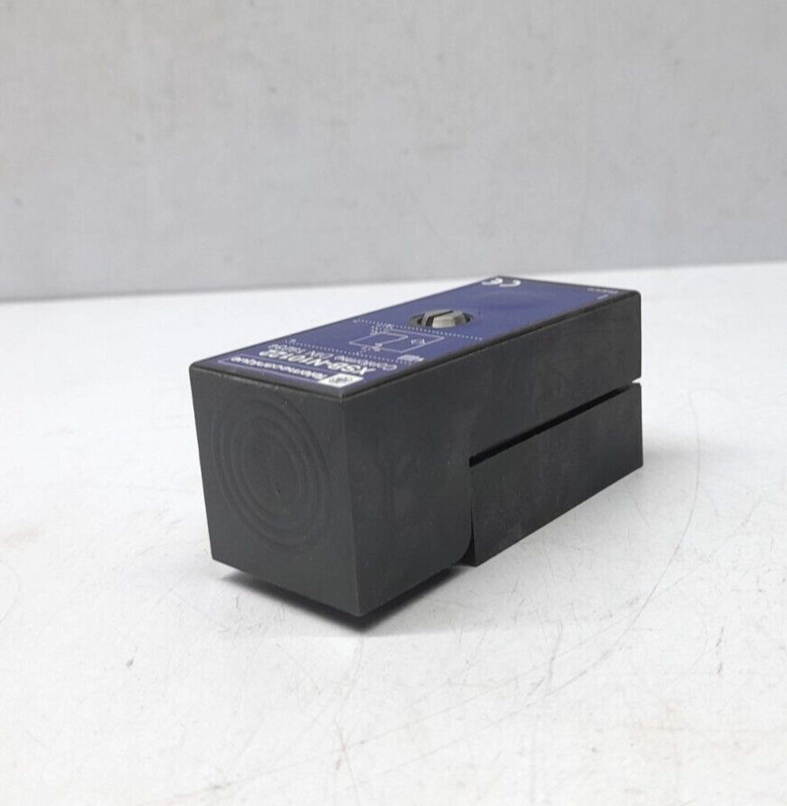 Telemecanique XSB-N10122 Inductive Proximity Switch XSBN10122
