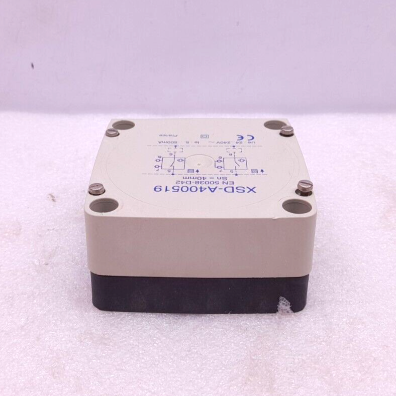 Telemecanique XSD A400519 Inductive Proximity Switch 24-240VAC 5-500mA Sn 40mm