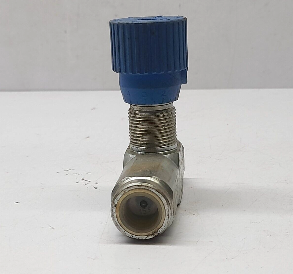 VRFU90◦3/8” Flow Control Valve