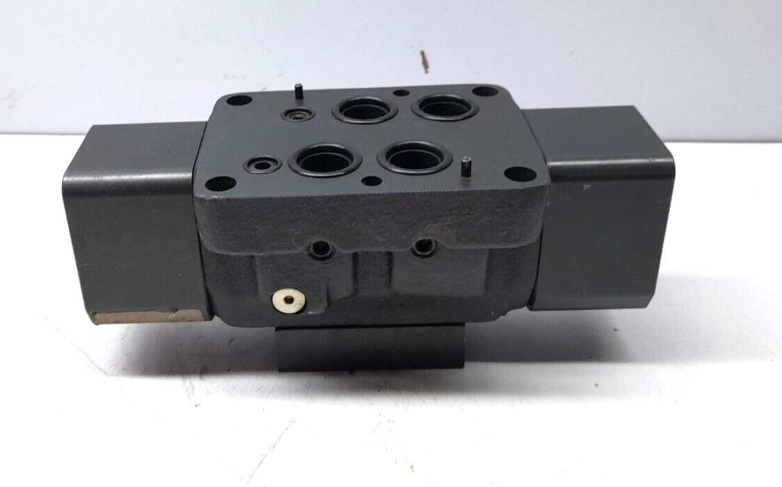 Vickers DG3S4-042A-T-40 588471 Directional Control Valve Varco 76417 Max Pressur