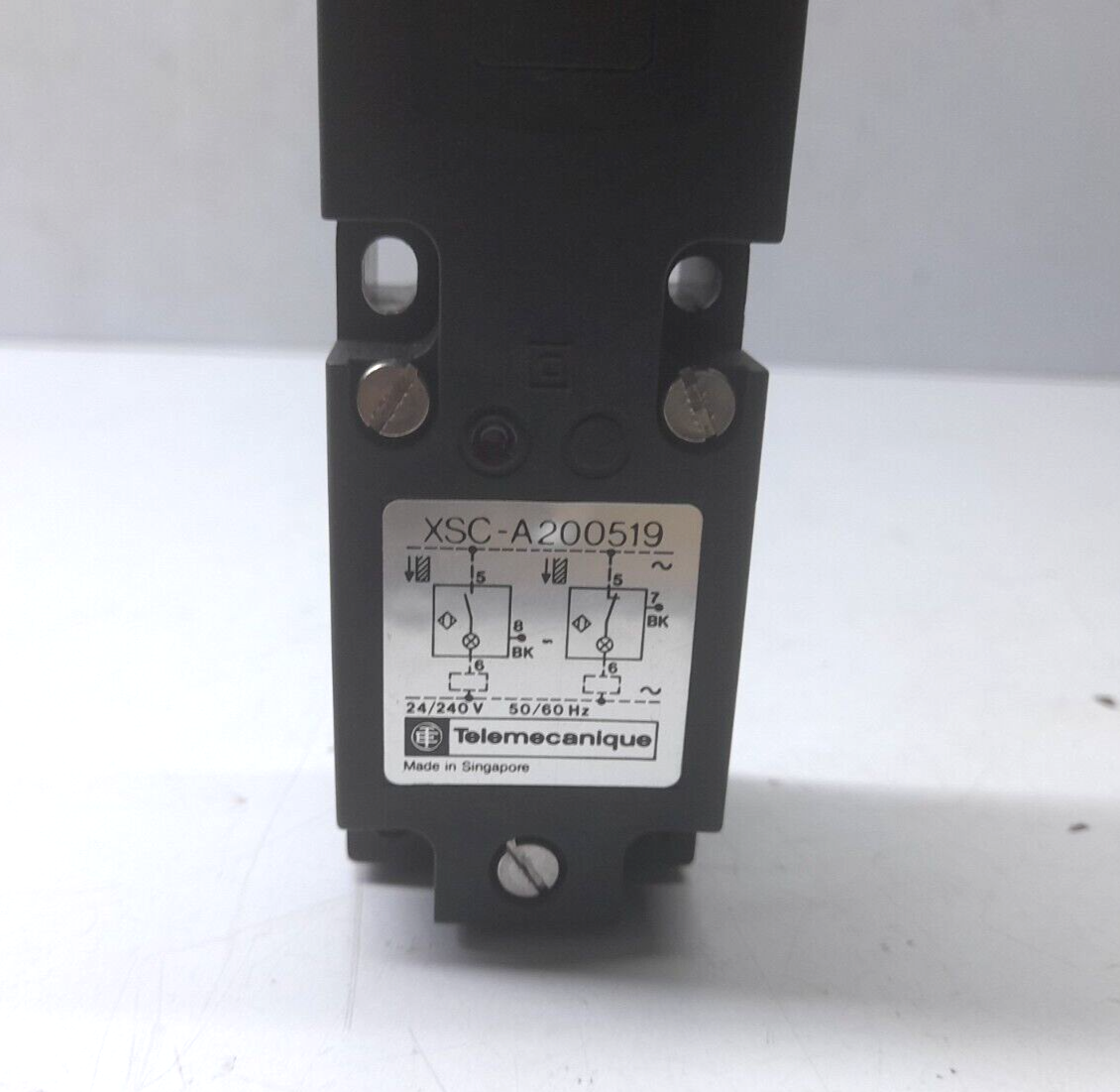 Telemecanique XSC-A200519 Proximity Switch 24/240V 50/60Hz