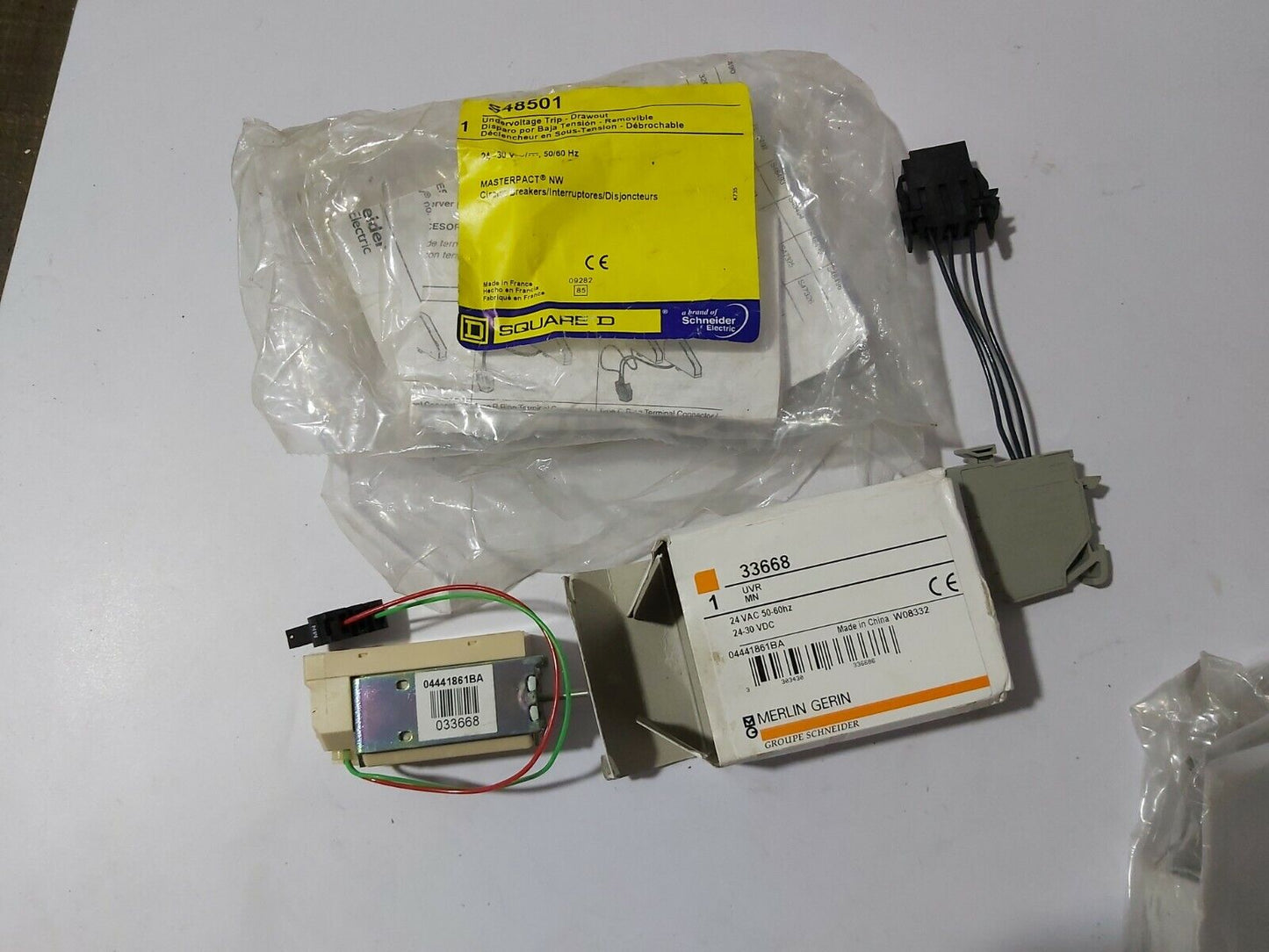 SQUARE D S48501 UNDER VOLTAGE TRIP DRAWOUT MASTERPACT CIRCUIT BREAKERS  