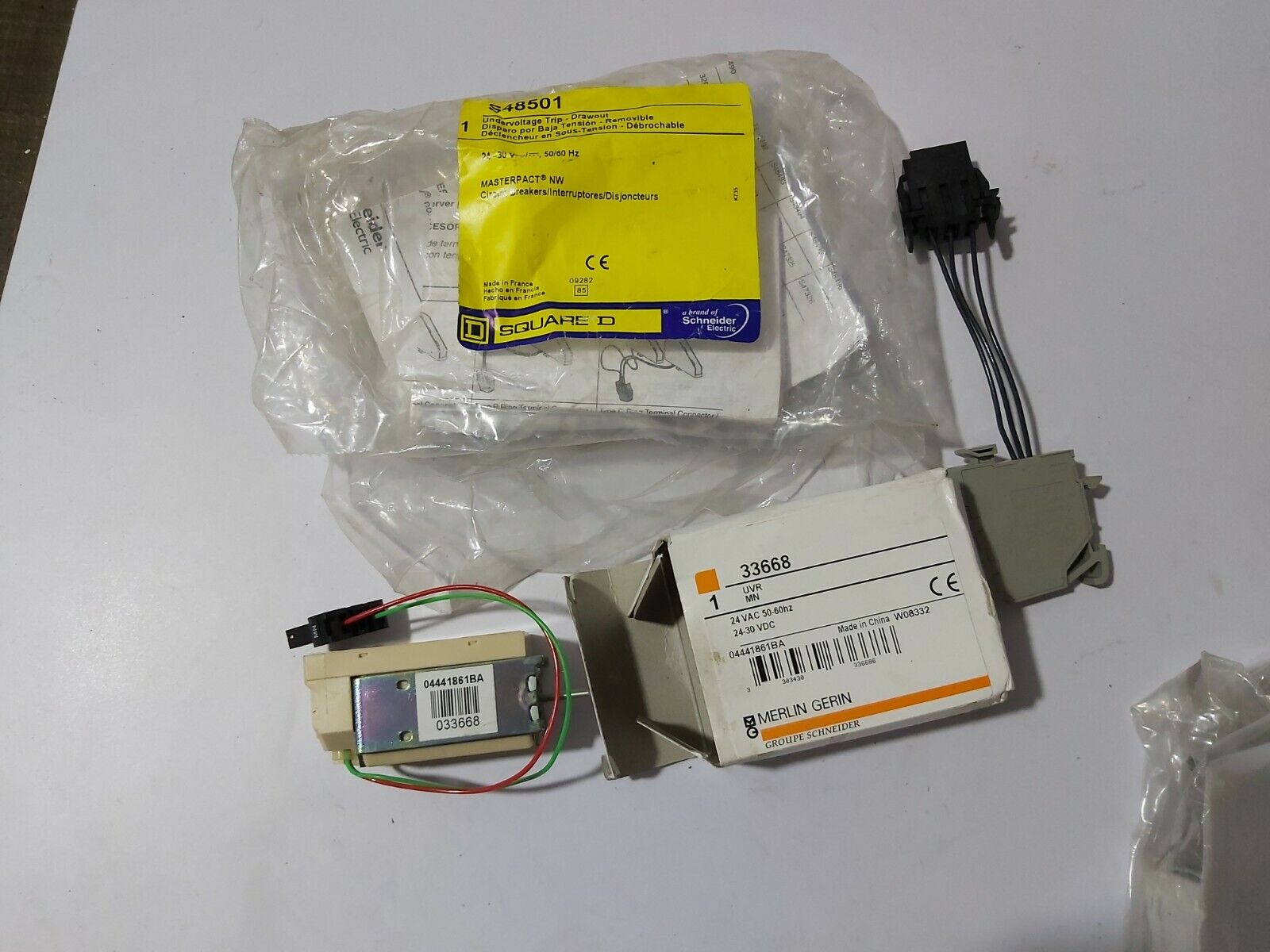 SQUARE D S48501 UNDER VOLTAGE TRIP DRAWOUT MASTERPACT CIRCUIT BREAKERS  