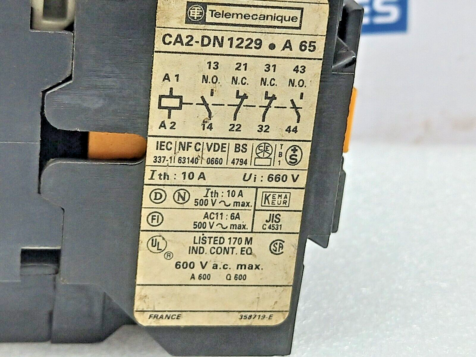 Telemecanique CA2-DN1229.A65 Contactor 600V 10A
