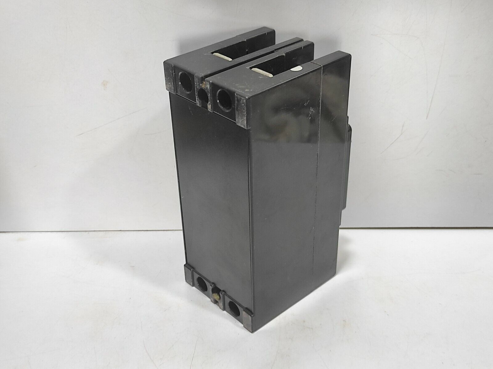 Hitachi F-100RB Circuit Breaker 2P 50A Ui 690VAC 50-60Hz