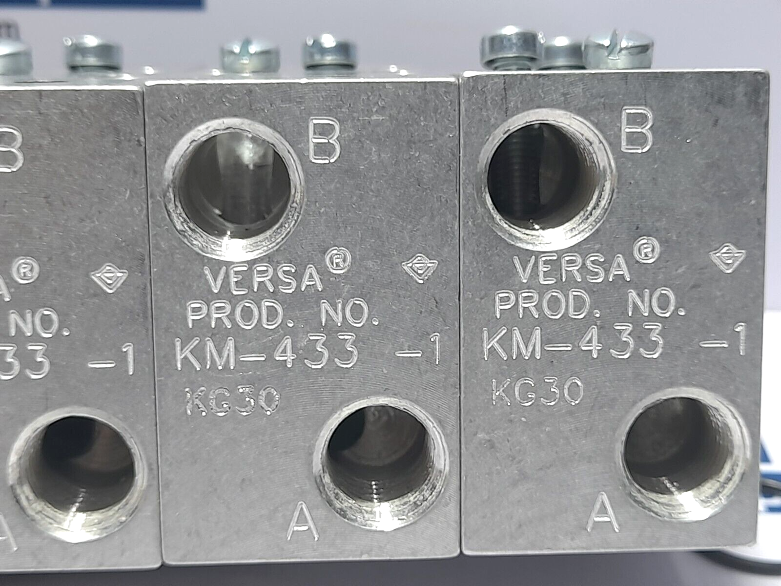 Versa KM-433-10-KG30 Manifold Assembly KM43310KG30 KM-433-1-KG30