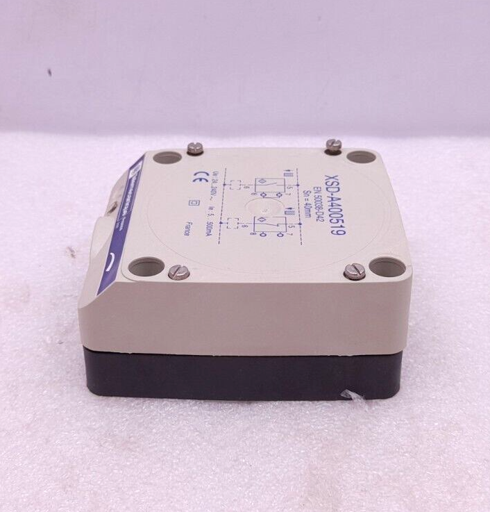 Telemecanique XSD A400519 Inductive Proximity Switch 24-240VAC 5-500mA Sn 40mm