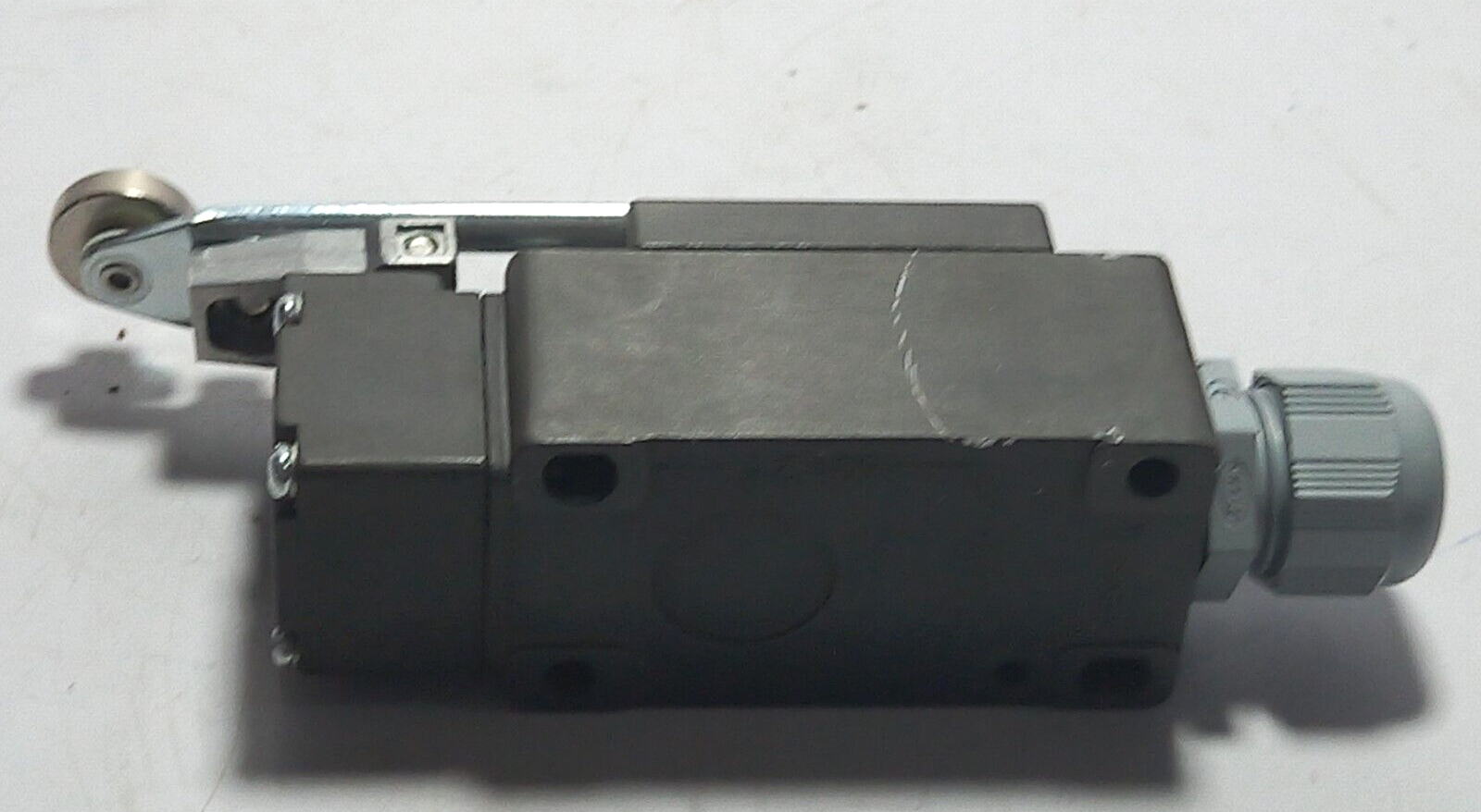 Teknic Euchner NG1VS-510-M Limit Switch /AC-12 10A,230V/AC-15 6A,230V /NG1VS510M