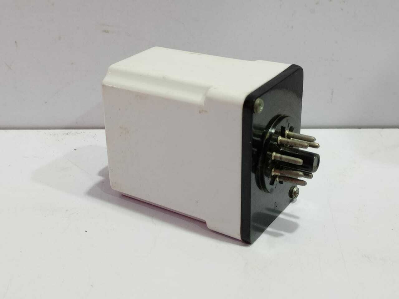 Dayton 5YZB5M Time Delay Relay 120VAC 50/60Hz On Delay Timing Range 1 To 60 Sec
