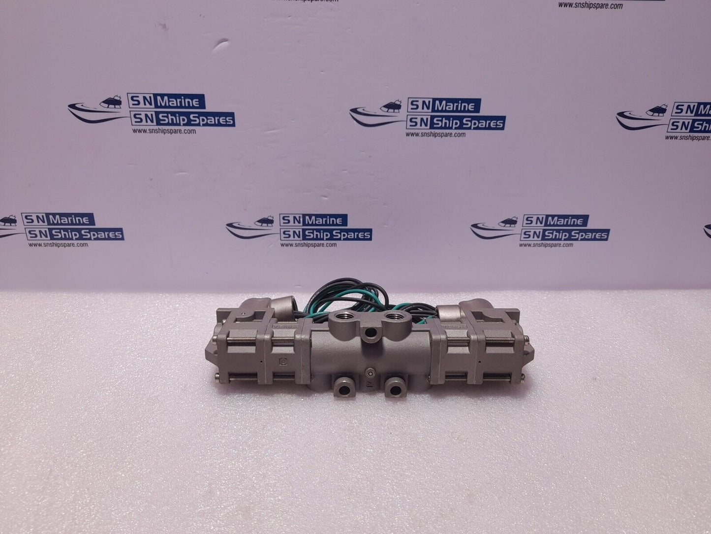 Versa VXX-4324-316-PC-U-D024 Four Way Valve 24VDC 7W 2.8 Bar Min 12 Bar Max