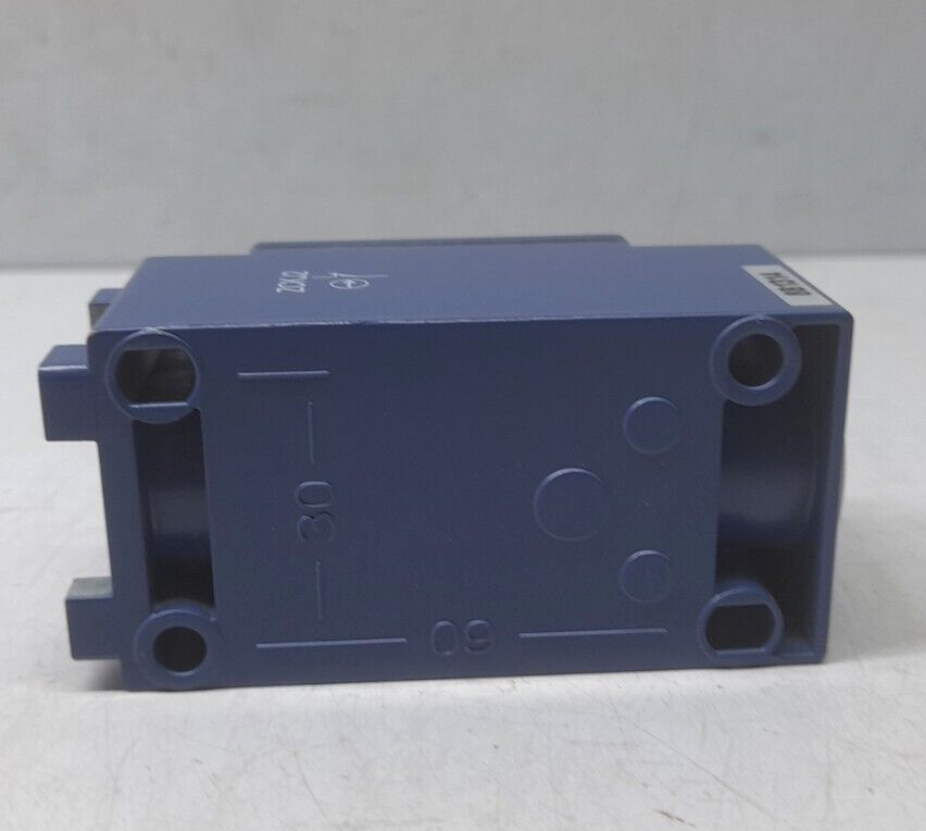 Telemecanique XCKJ Limit Switch / ZCKJ2 / AC15 240V 3A