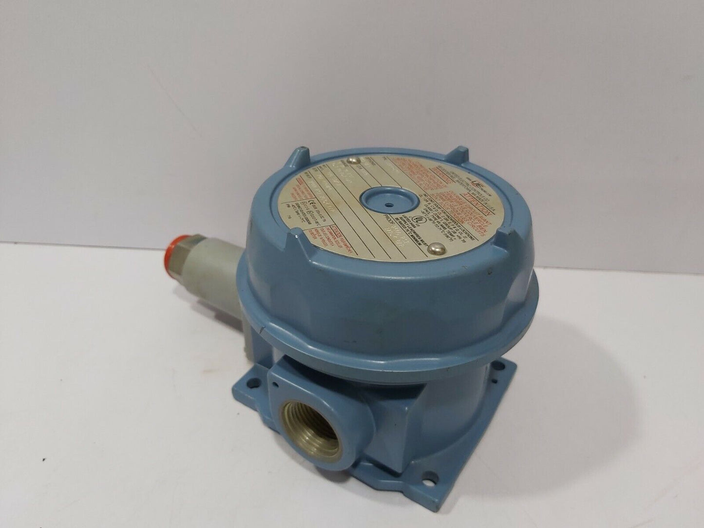 United Electronics J120-190 5-30psi 35-200kpa 2500psi Proof Pressure Switch 