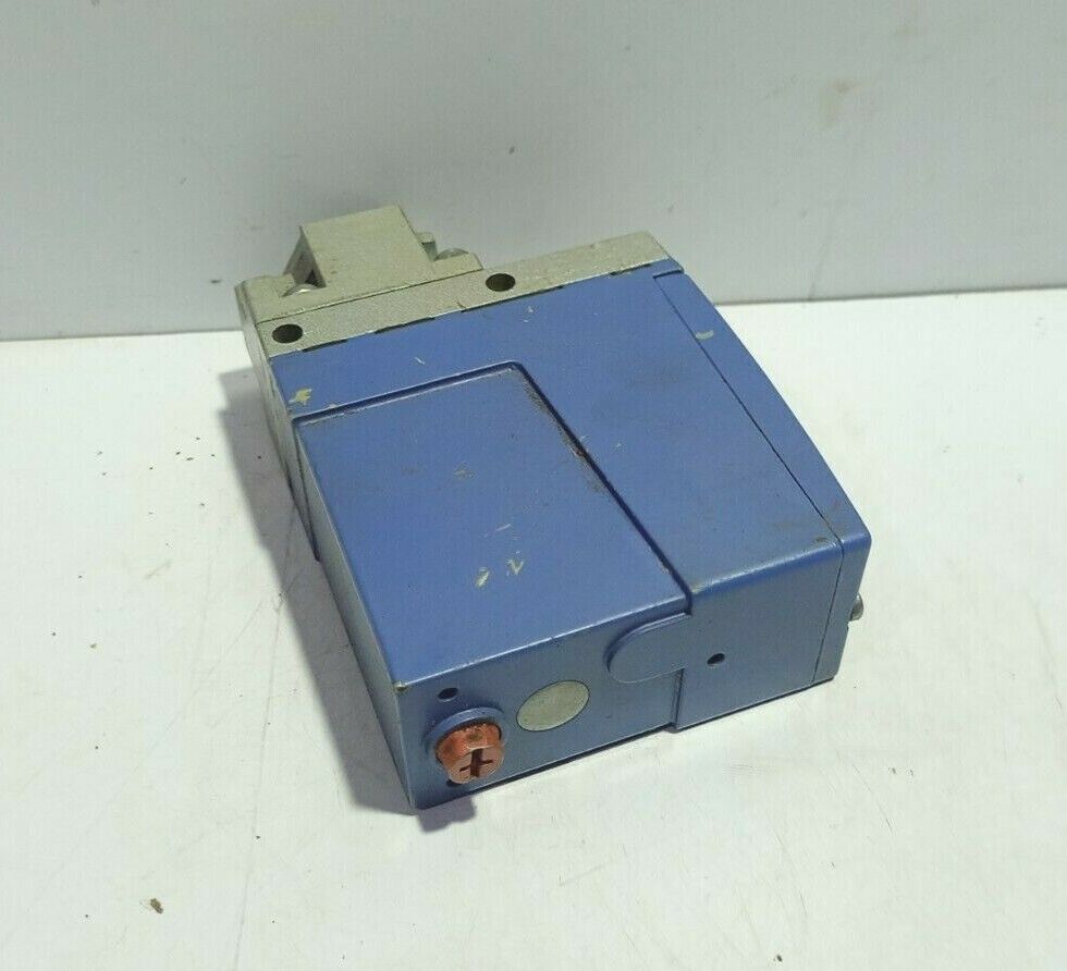 Telemecanique Nautilus XMLA020A2S11 Pressure Switch Ui 500V Ue 240V Ie 1.5A