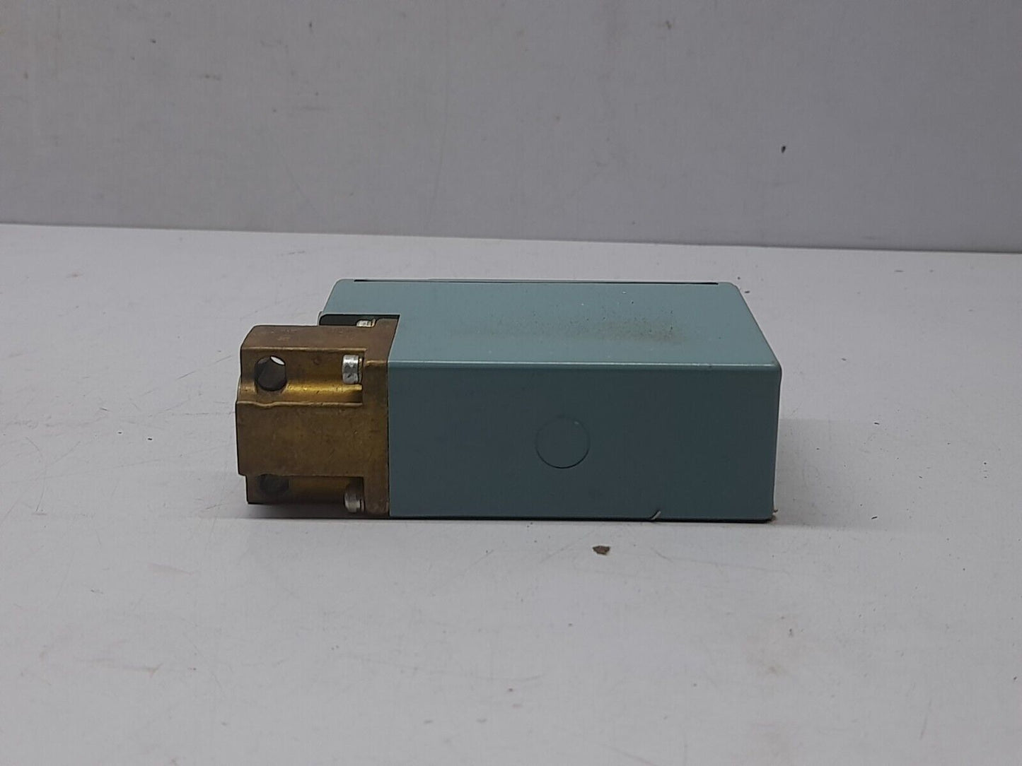 Telemecanique XMJ-A300 Pressure Switch 30-300 Bars 435-4350 PSI