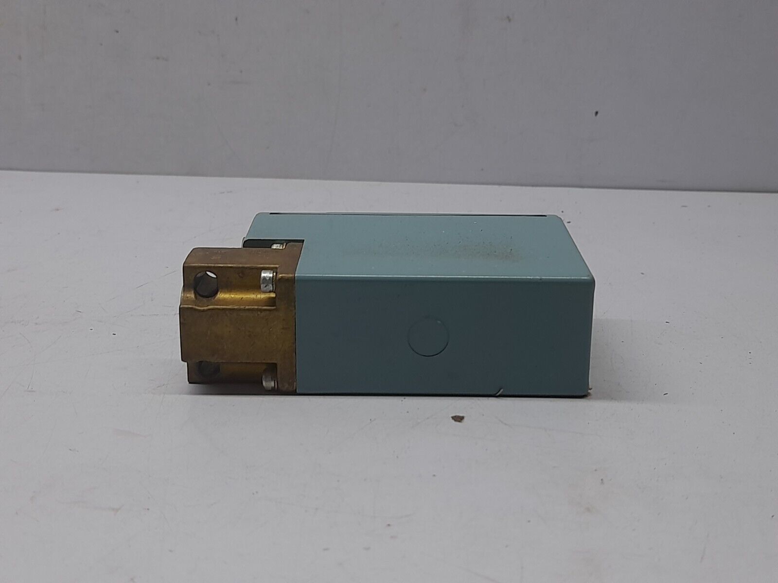 Telemecanique XMJ-A300 Pressure Switch 30-300 Bars 435-4350 PSI