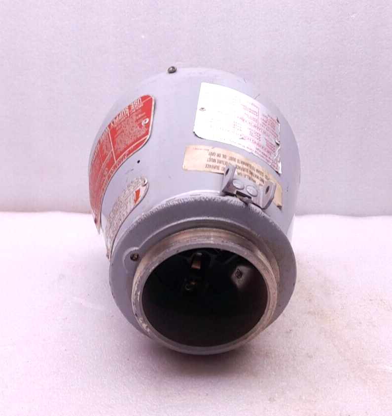 Appleton A-51 Series AAU-15N Explosion Proof Lighting Fixture 300Vmax AC Only