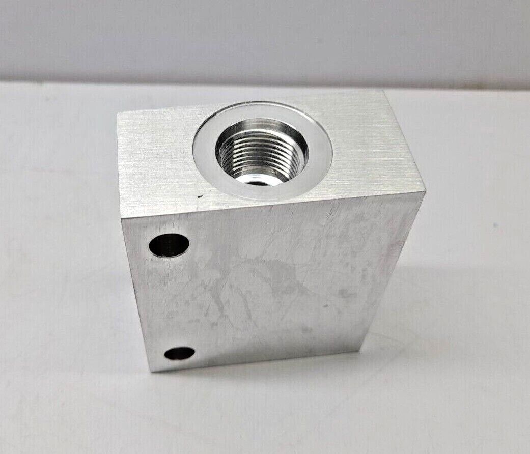 Sun Hydraulics ECJ Line Mount 3 Port Manifold 2935099 8 415411 57628-014-01