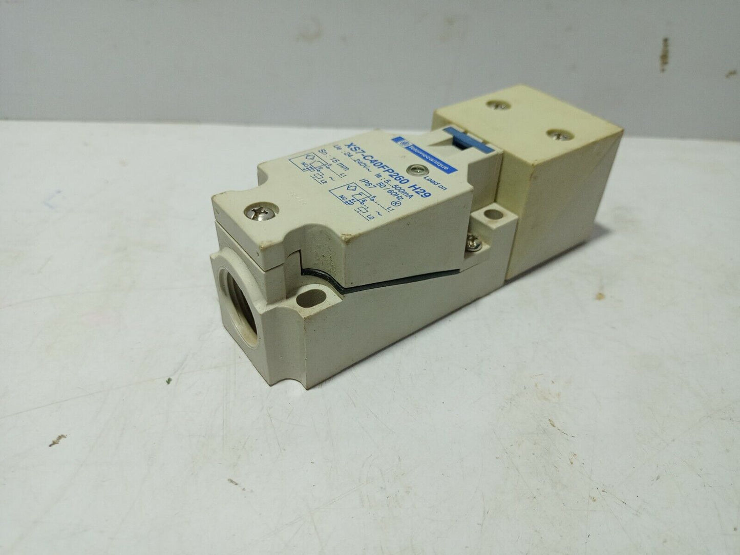 Telemecanique XS7-C40FP260 H29 Inductive Proximity Sensor XS7C40FP260H29
