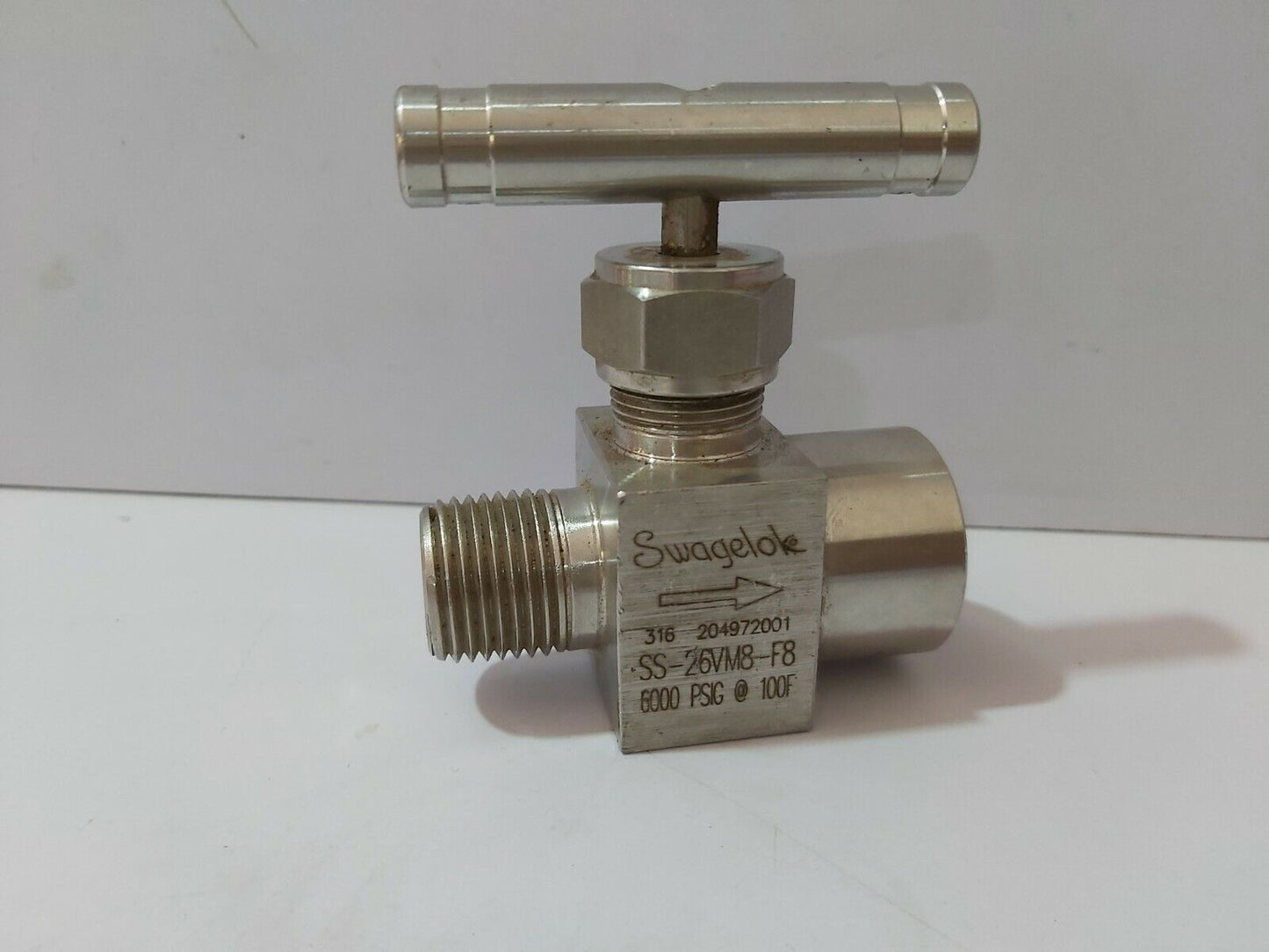 SWAGELOK SS-26VM8-F8 NEEDLE VALVE 6000-PSI SS26VM8F8