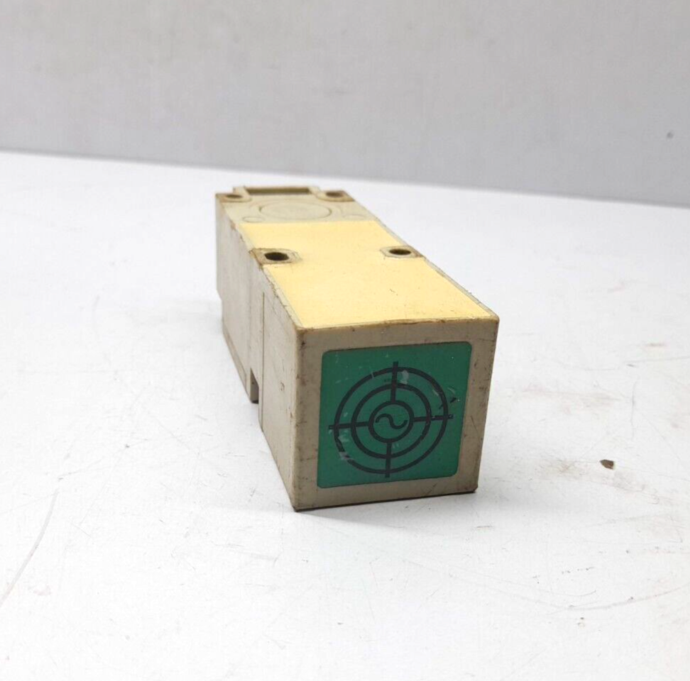 Telemecanique XSC-A150110 Inductive Sensor