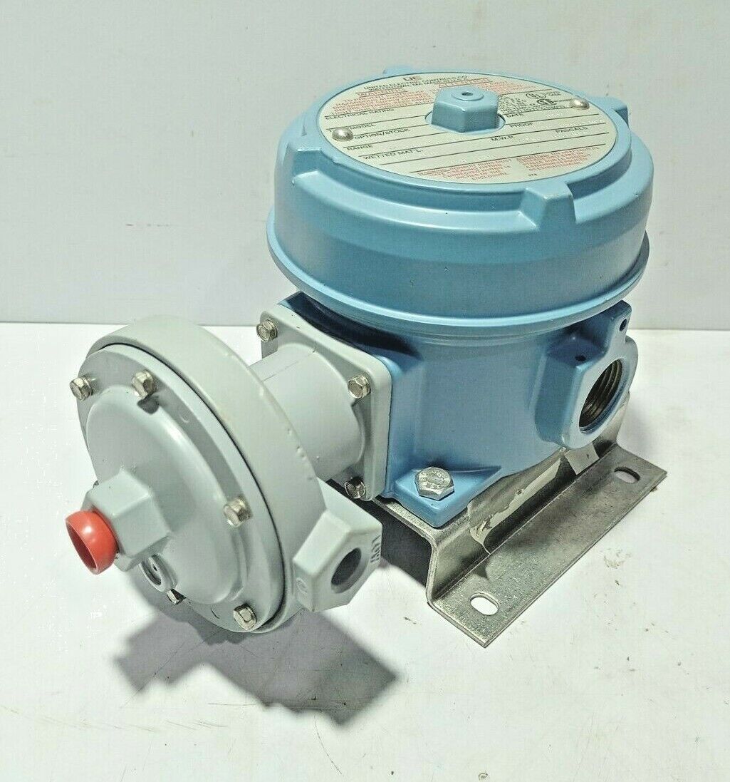 United Electric J120-451 79386 Pressure Switch Range 0-80”WC MWP 80”WC J120451