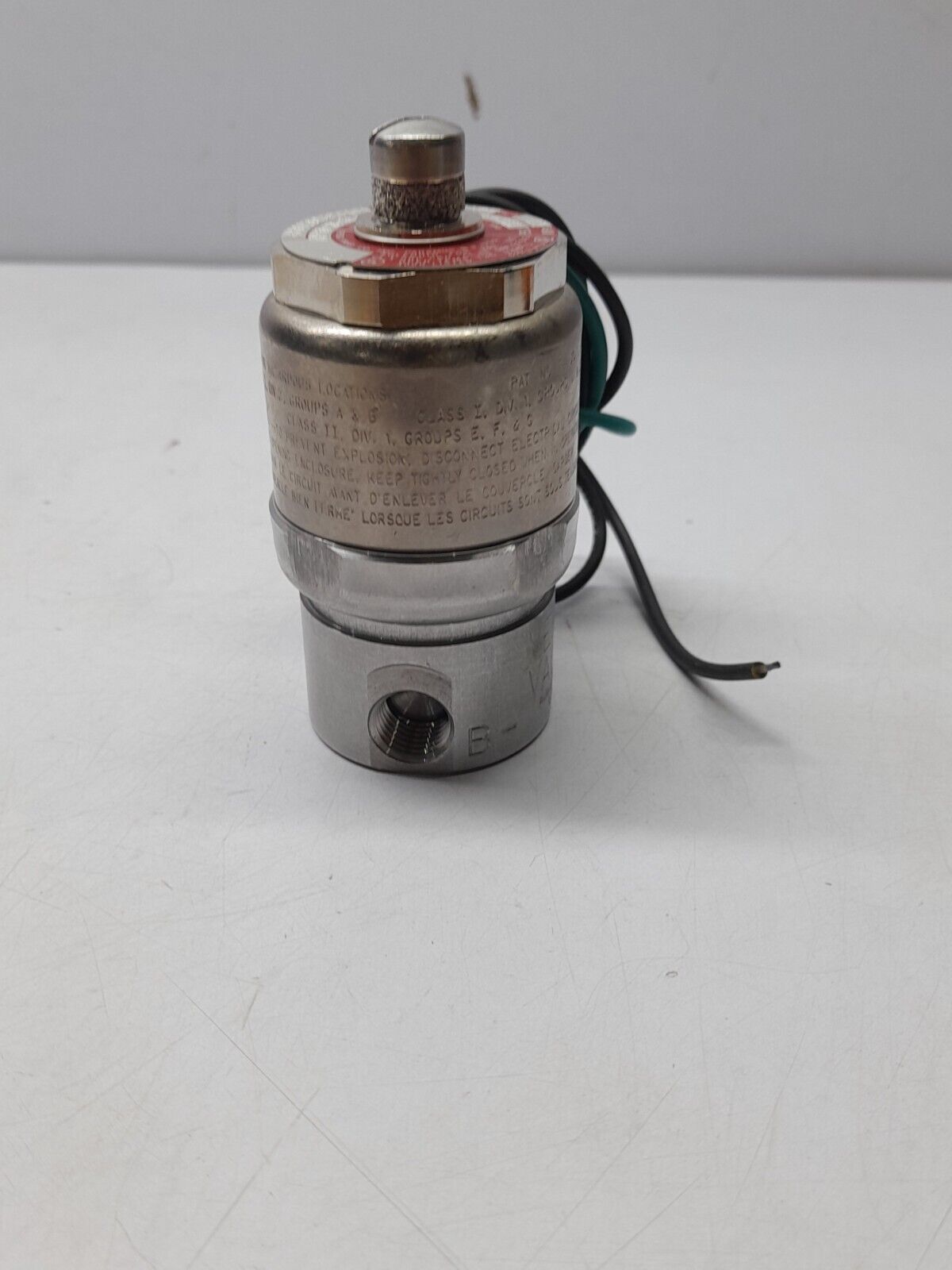 Versa ESM-3301-34-E14-PC-XX-44-D024 Three Way Solenoid Valve Max-Min 130-0 PSI