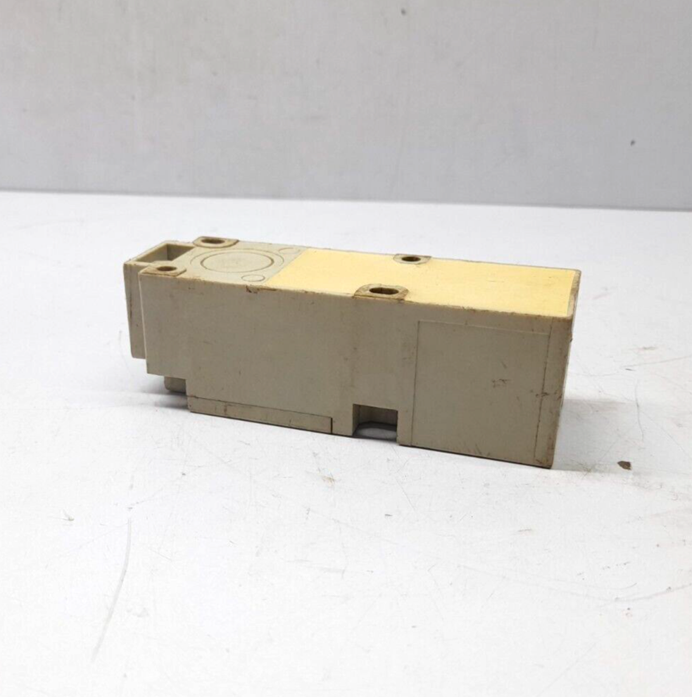 Telemecanique XSC-A150110 Inductive Sensor