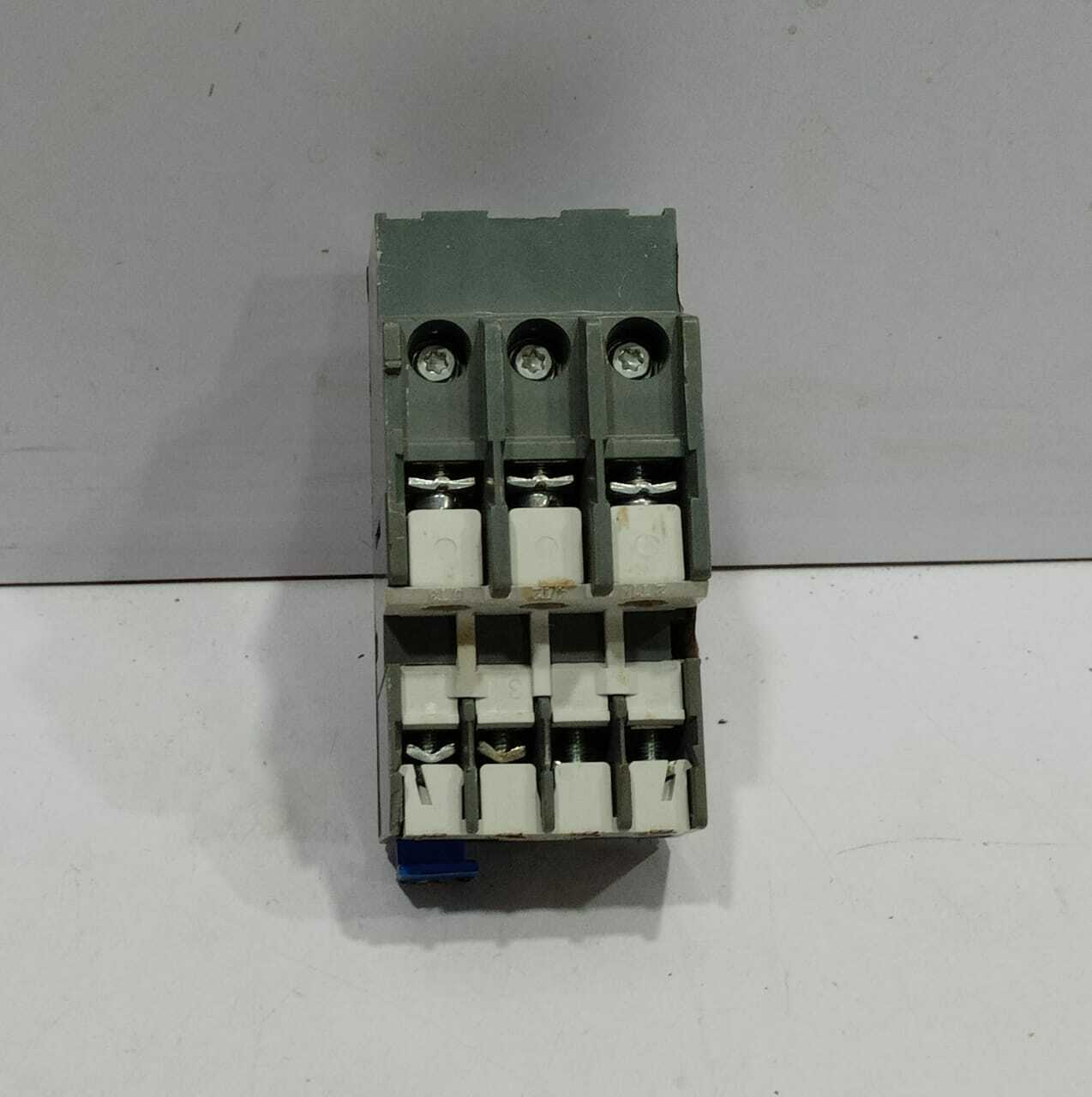 ABB TA25 Overload Relay TA25 DU Trip Class 10A Ui 690V 13-18A