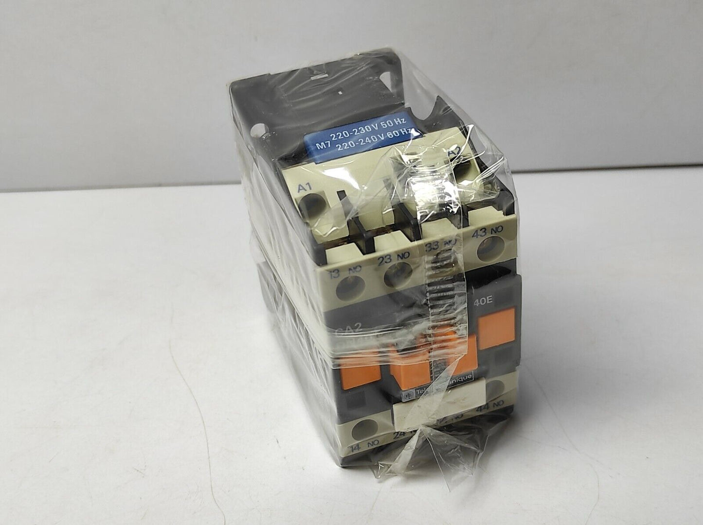 Telemecanique CA2 DN40M7 Control Relay CA2 DN40 220-230V 50Hz 200-240V 60Hz